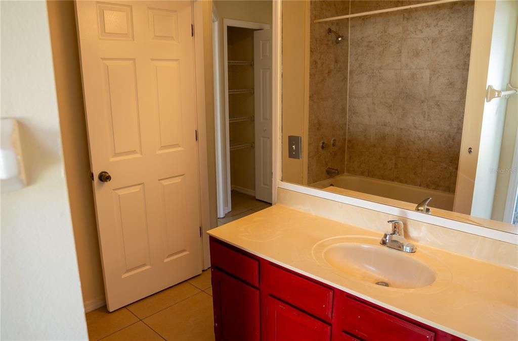 На продажу: $385,000 (4 спален, 2 ванн, 2047 Квадратных фут)