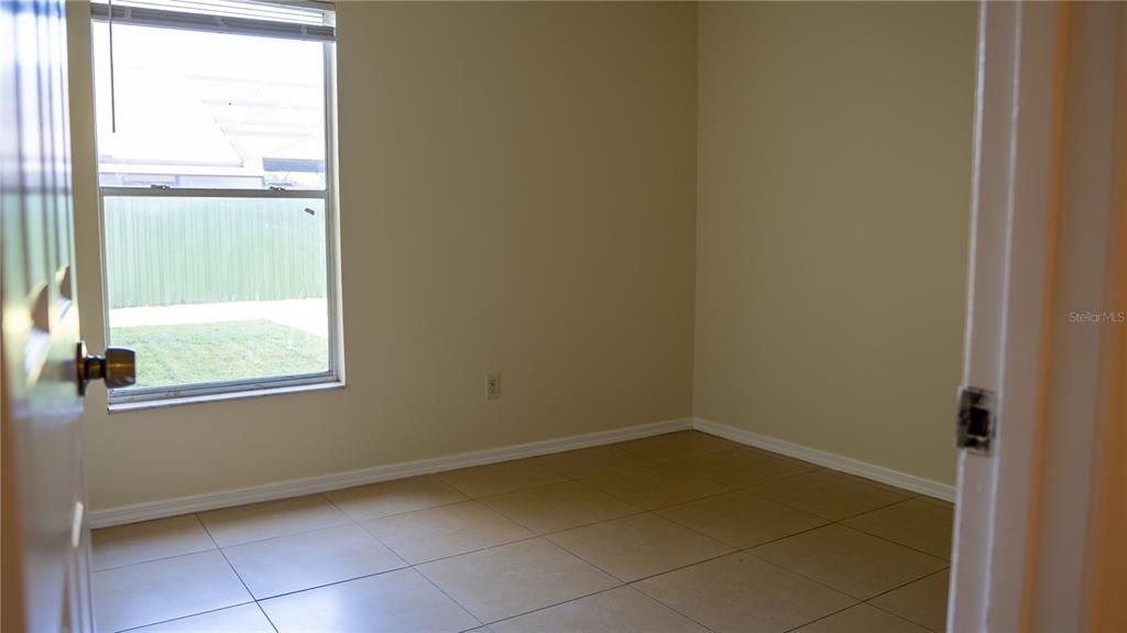 На продажу: $385,000 (4 спален, 2 ванн, 2047 Квадратных фут)