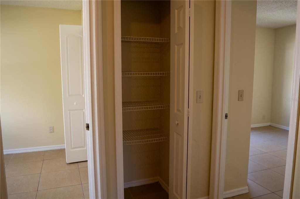 На продажу: $385,000 (4 спален, 2 ванн, 2047 Квадратных фут)