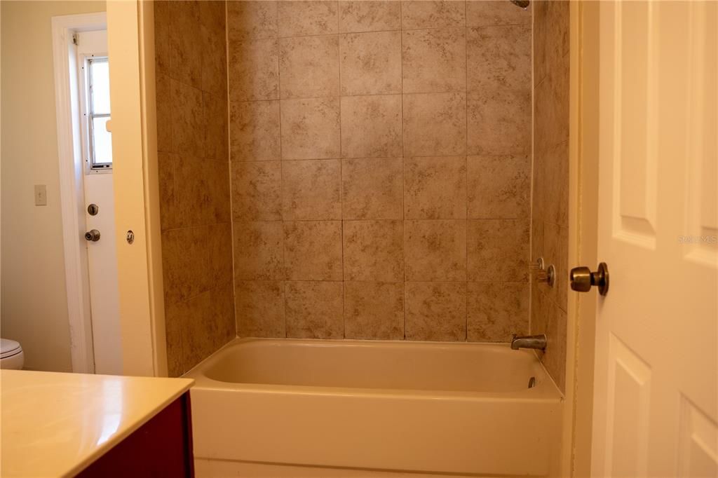 На продажу: $385,000 (4 спален, 2 ванн, 2047 Квадратных фут)