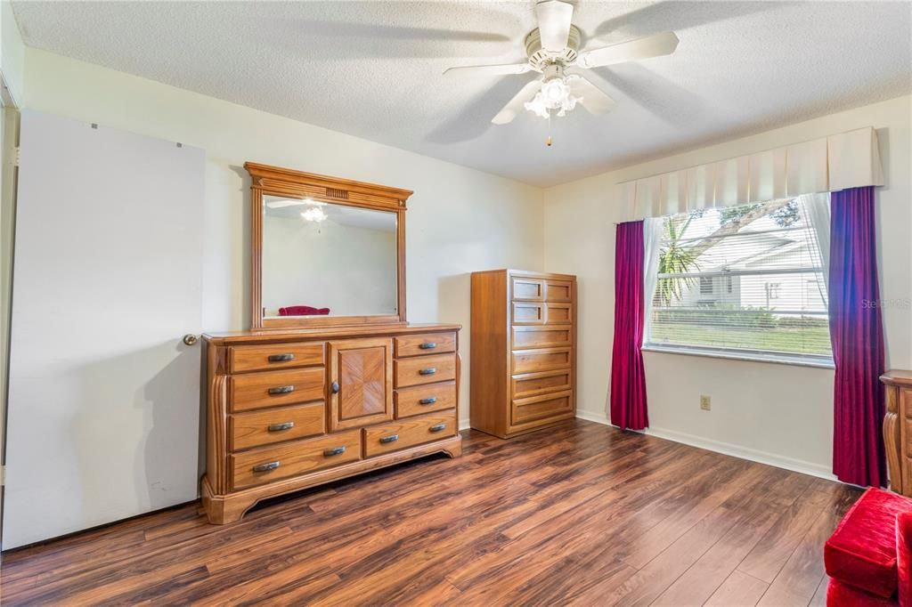 Active With Contract: $1,600 (2 beds, 2 baths, 984 Square Feet)