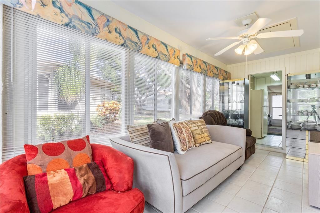 Active With Contract: $1,600 (2 beds, 2 baths, 984 Square Feet)