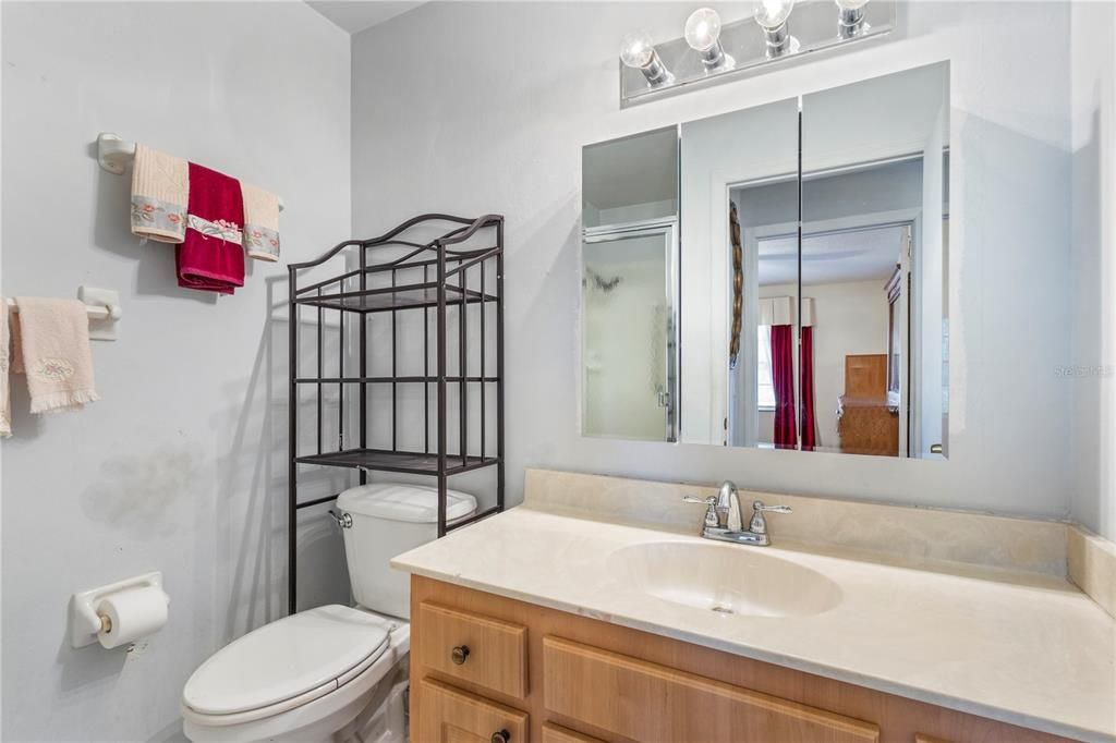 Active With Contract: $1,600 (2 beds, 2 baths, 984 Square Feet)
