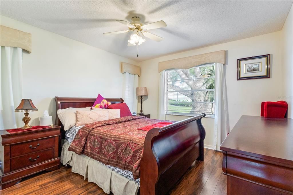 Active With Contract: $1,600 (2 beds, 2 baths, 984 Square Feet)