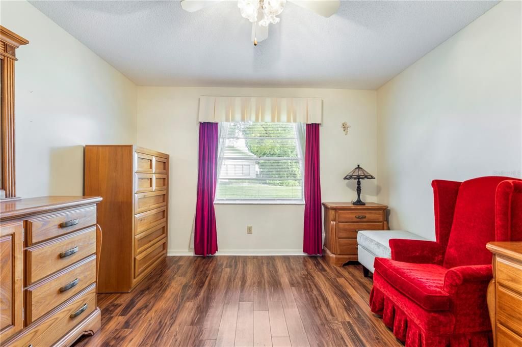 Active With Contract: $1,600 (2 beds, 2 baths, 984 Square Feet)