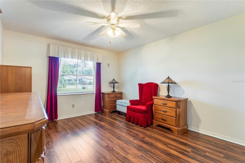 Active With Contract: $1,600 (2 beds, 2 baths, 984 Square Feet)