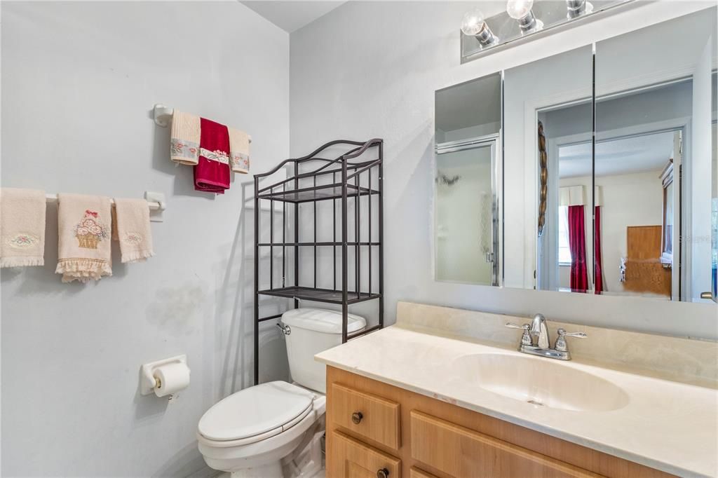 Active With Contract: $1,600 (2 beds, 2 baths, 984 Square Feet)