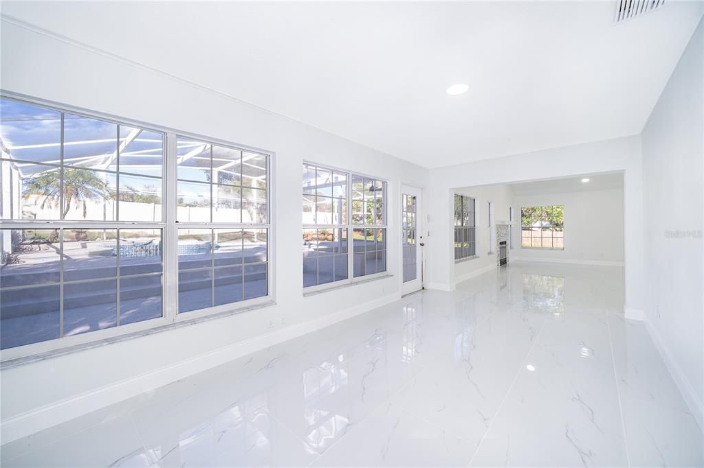 待售: $595,000 (4 贝兹, 2 浴室, 2315 平方英尺)