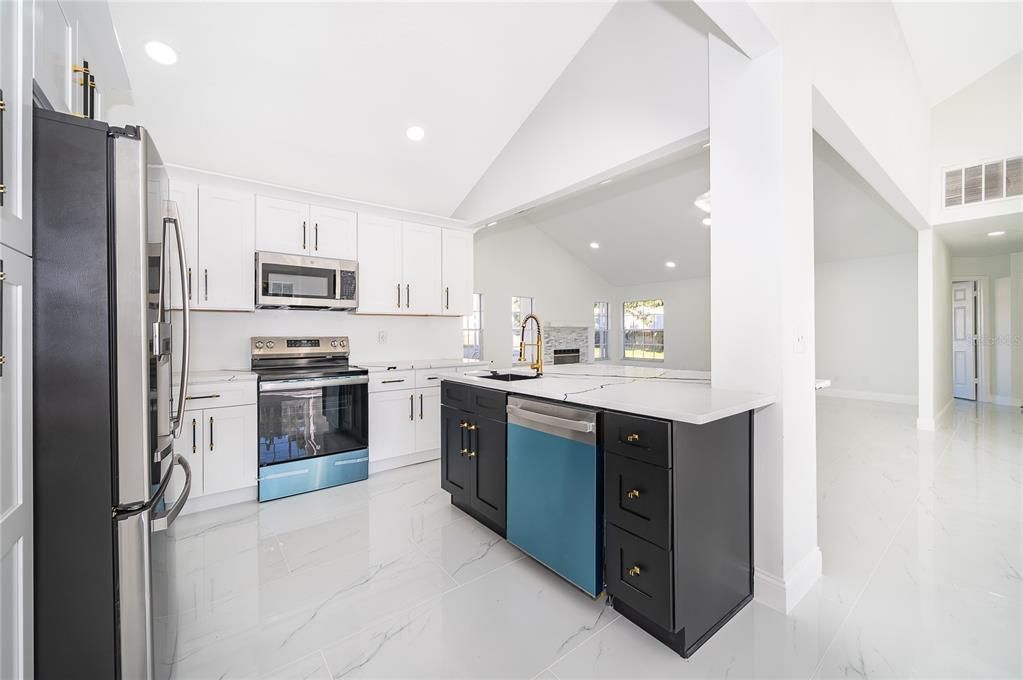 待售: $595,000 (4 贝兹, 2 浴室, 2315 平方英尺)