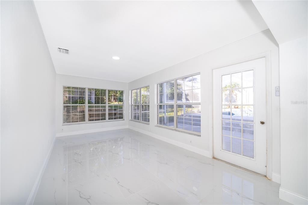 待售: $595,000 (4 贝兹, 2 浴室, 2315 平方英尺)