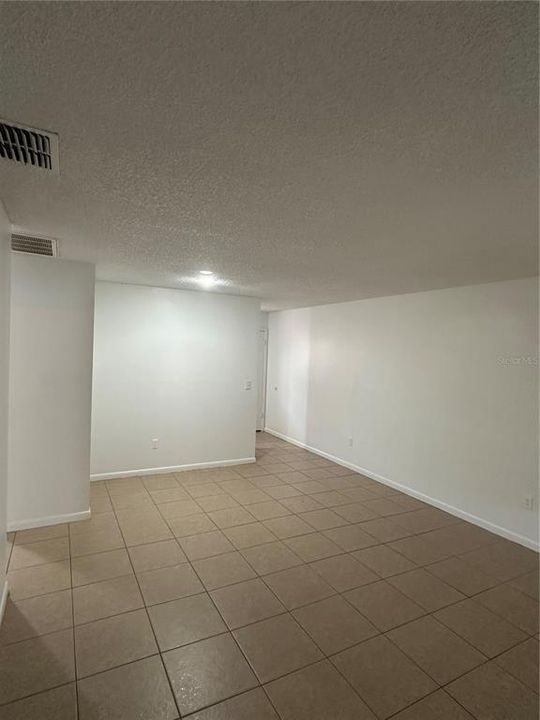 For Rent: $1,350 (2 beds, 1 baths, 804 Square Feet)