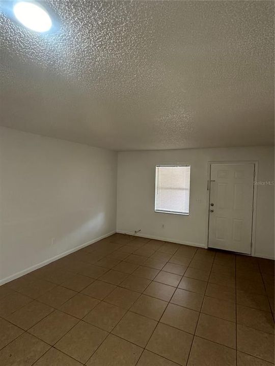 For Rent: $1,350 (2 beds, 1 baths, 804 Square Feet)