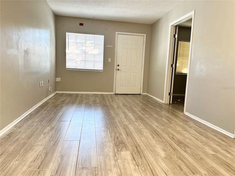For Rent: $1,200 (1 beds, 1 baths, 550 Square Feet)