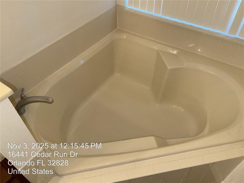 For Rent: $2,295 (4 beds, 2 baths, 2000 Square Feet)