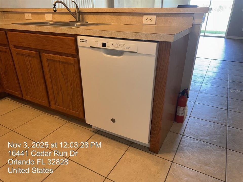 For Rent: $2,295 (4 beds, 2 baths, 2000 Square Feet)