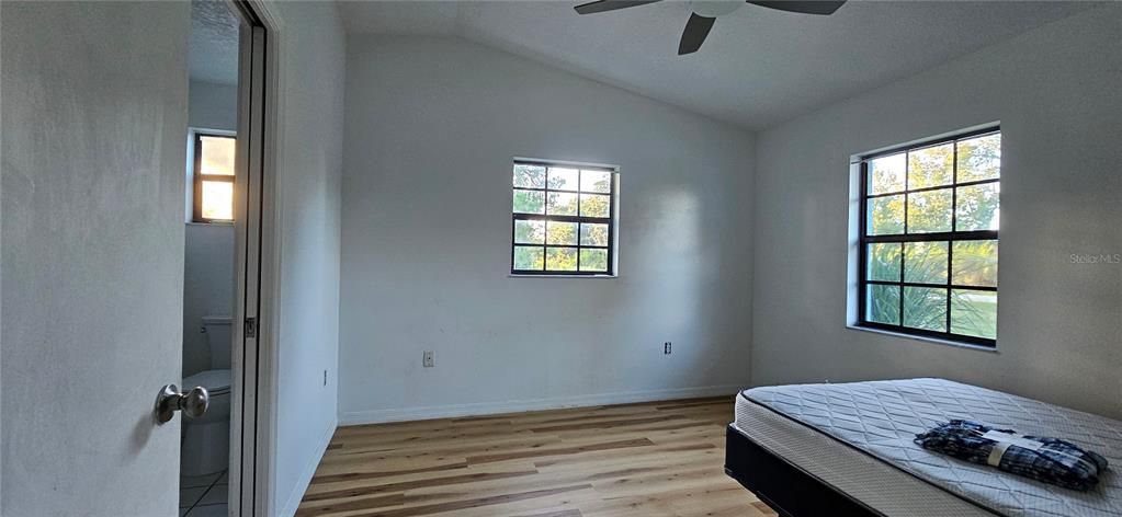 For Rent: $1,495 (1 beds, 1 baths, 550 Square Feet)