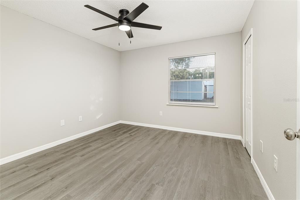 Active With Contract: $249,998 (3 beds, 2 baths, 1250 Square Feet)