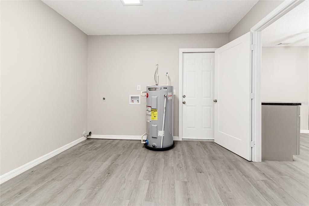 Active With Contract: $249,998 (3 beds, 2 baths, 1250 Square Feet)