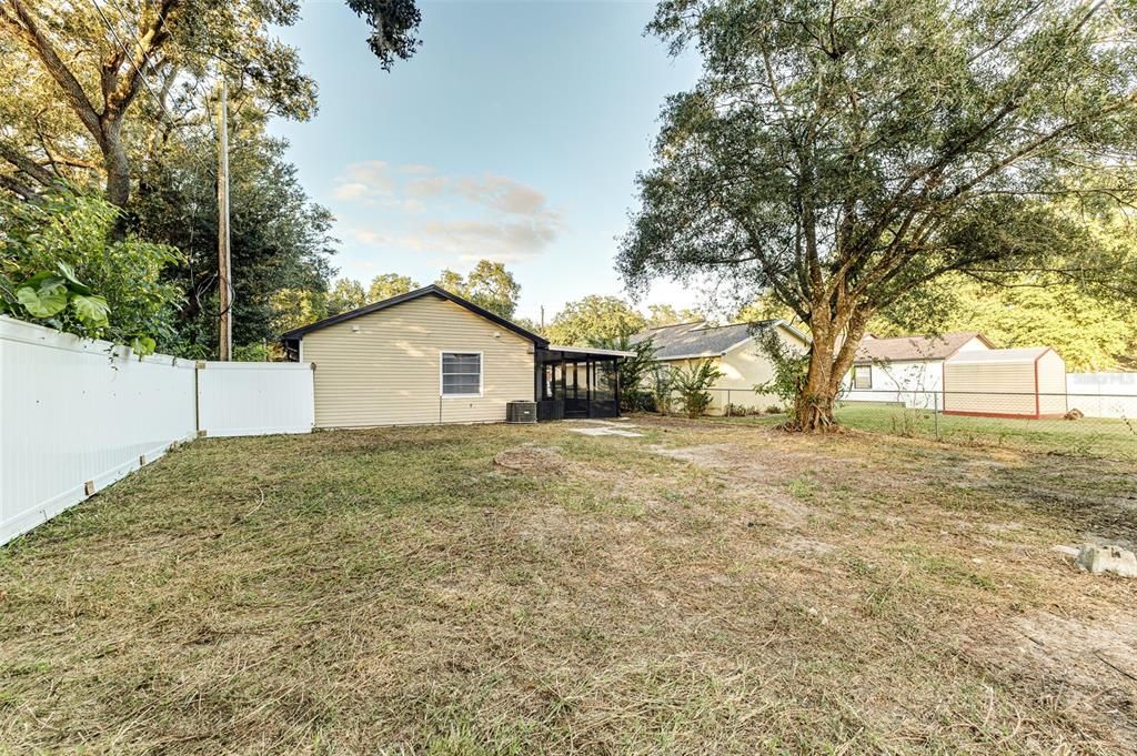 Active With Contract: $249,998 (3 beds, 2 baths, 1250 Square Feet)