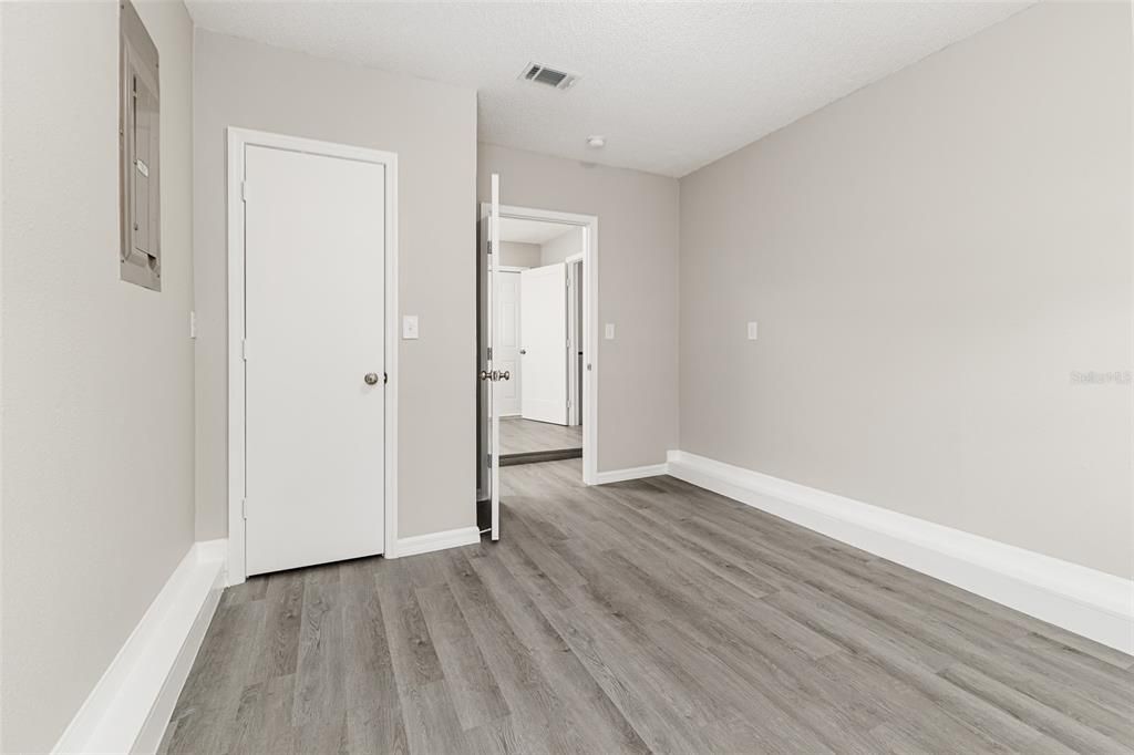 Active With Contract: $249,998 (3 beds, 2 baths, 1250 Square Feet)