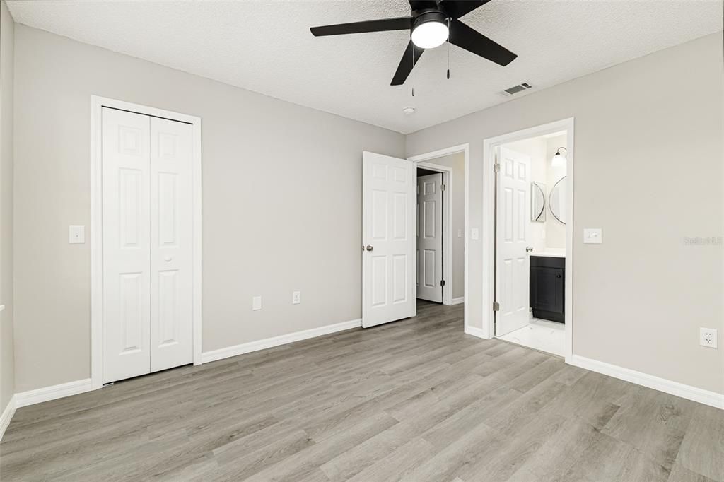 Active With Contract: $249,998 (3 beds, 2 baths, 1250 Square Feet)