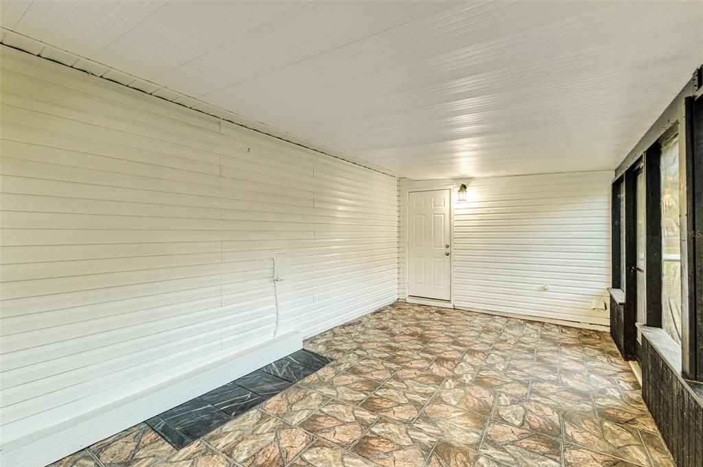 Active With Contract: $249,998 (3 beds, 2 baths, 1250 Square Feet)