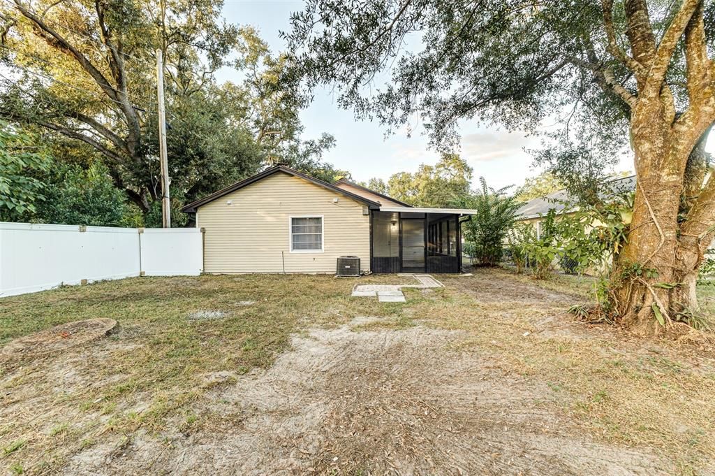 Active With Contract: $249,998 (3 beds, 2 baths, 1250 Square Feet)