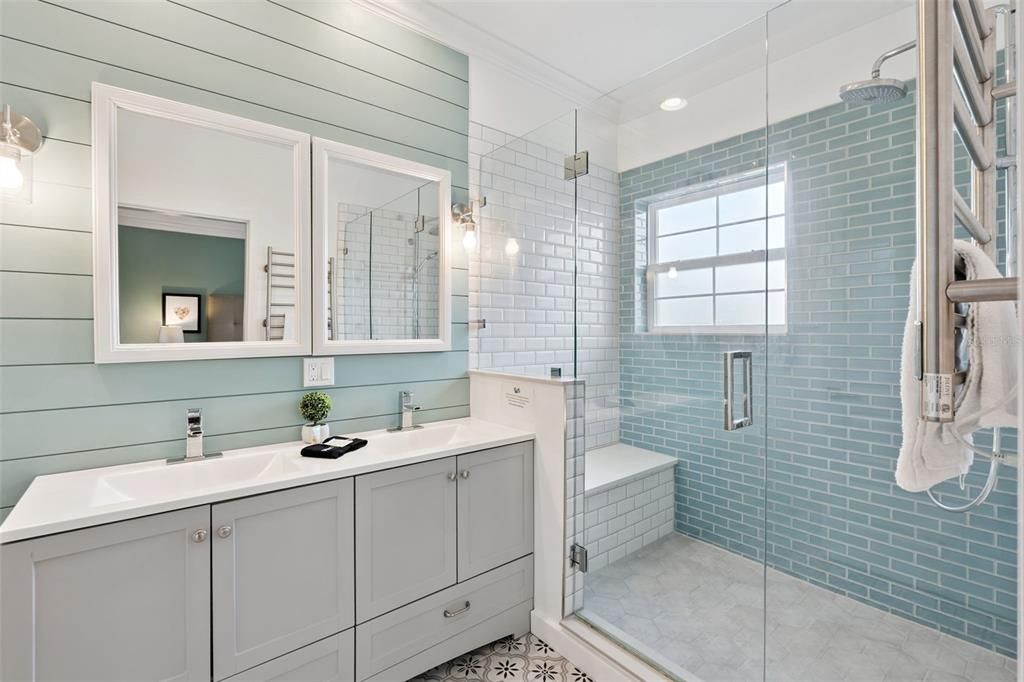 На продажу: $309,900 (2 спален, 2 ванн, 1350 Квадратных фут)