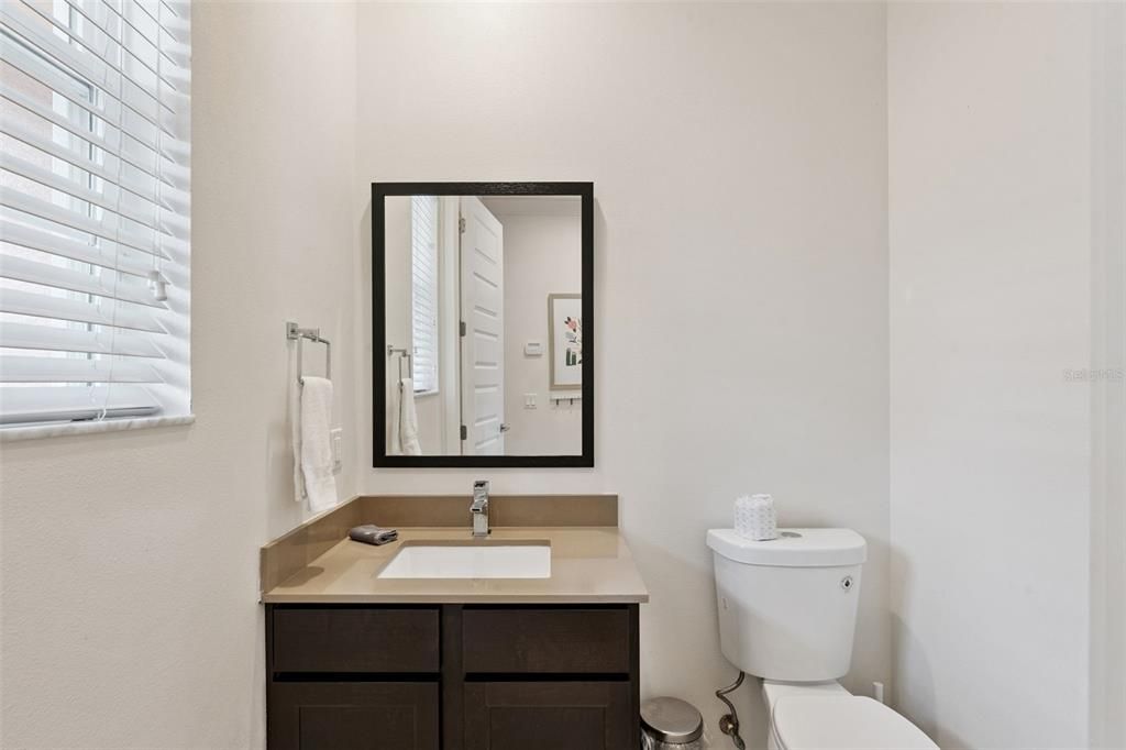 На продажу: $309,900 (2 спален, 2 ванн, 1350 Квадратных фут)