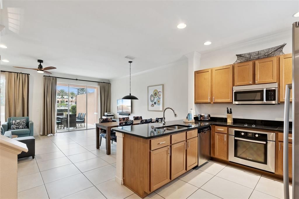 На продажу: $309,900 (2 спален, 2 ванн, 1350 Квадратных фут)