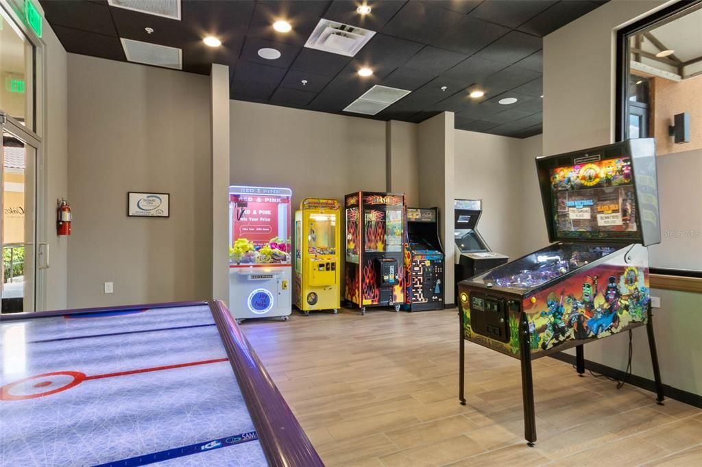 На продажу: $309,900 (2 спален, 2 ванн, 1350 Квадратных фут)