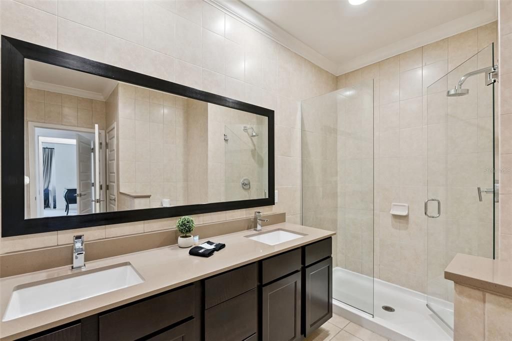 На продажу: $309,900 (2 спален, 2 ванн, 1350 Квадратных фут)