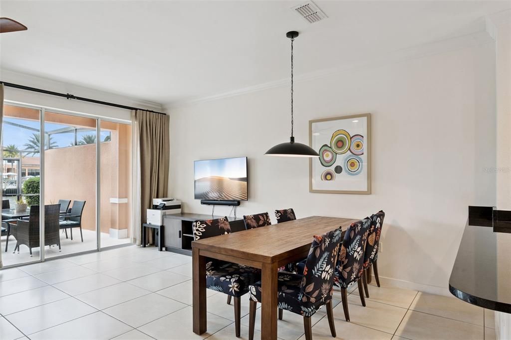 На продажу: $309,900 (2 спален, 2 ванн, 1350 Квадратных фут)