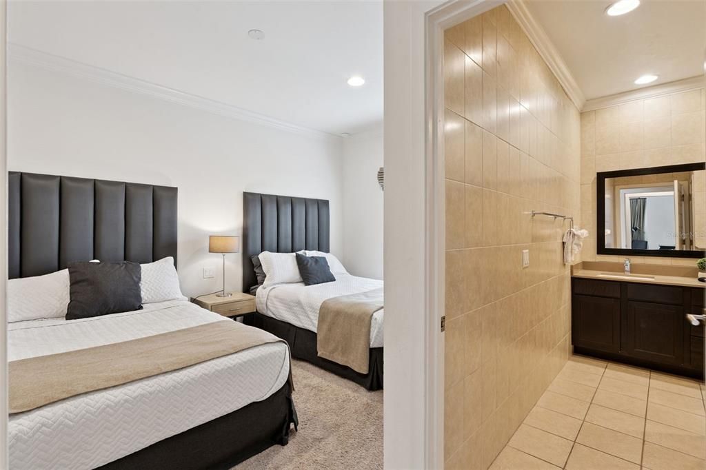 На продажу: $309,900 (2 спален, 2 ванн, 1350 Квадратных фут)