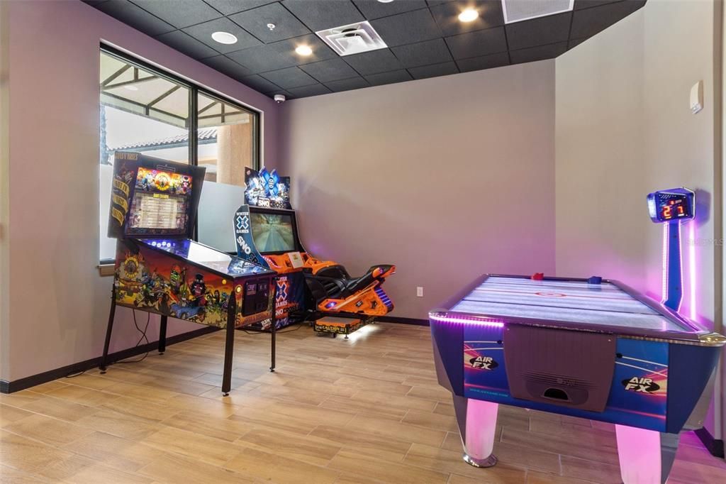 На продажу: $309,900 (2 спален, 2 ванн, 1350 Квадратных фут)