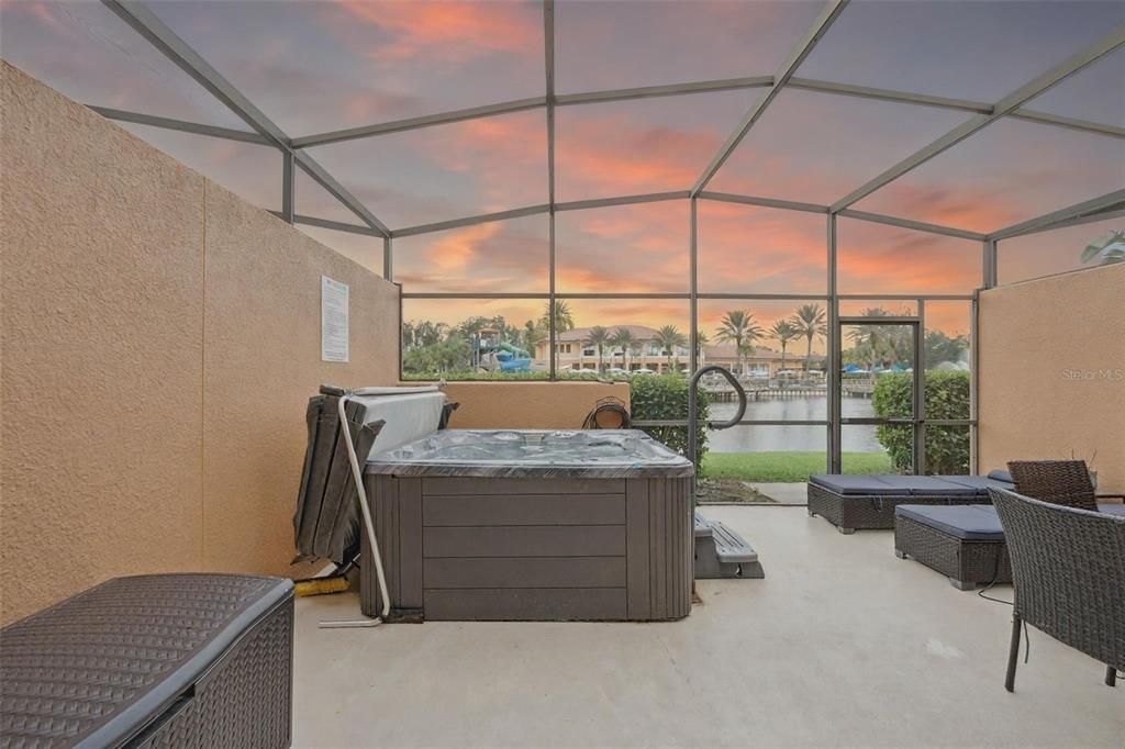 На продажу: $309,900 (2 спален, 2 ванн, 1350 Квадратных фут)