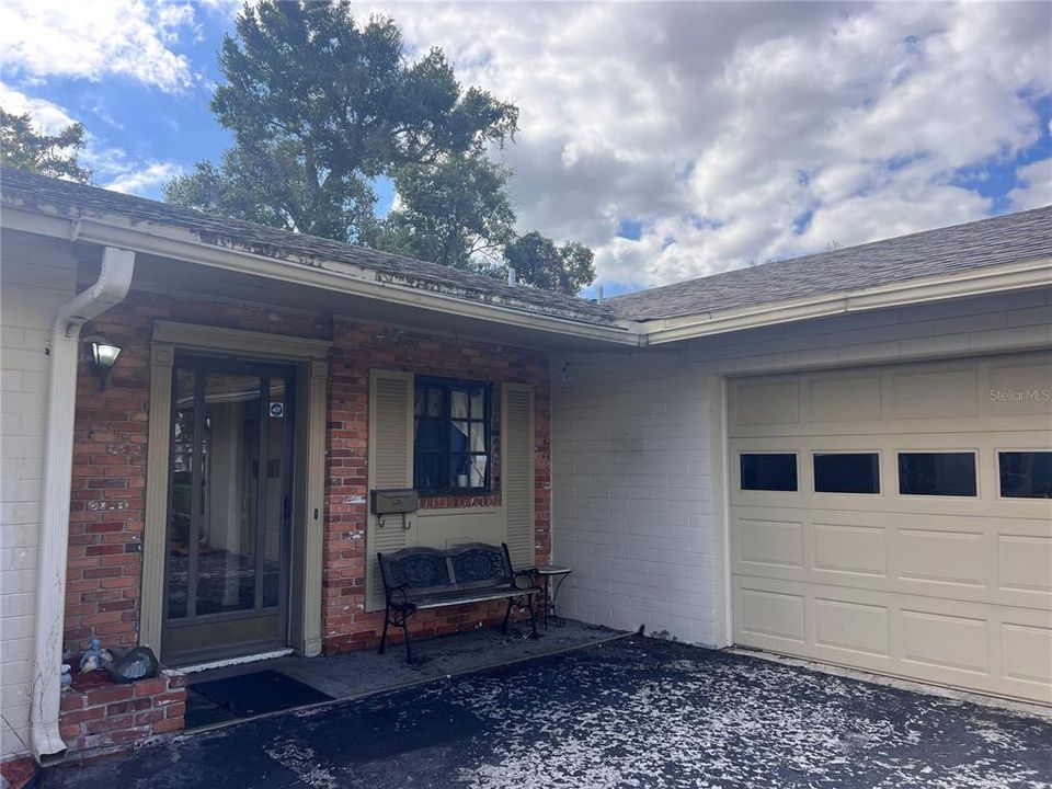 Activo con contrato: $349,000 (3 camas, 2 baños, 1667 Pies cuadrados)