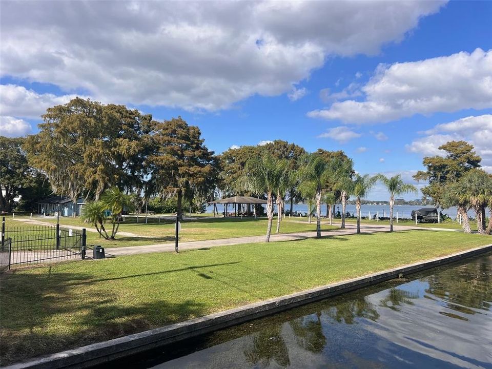 Activo con contrato: $349,000 (3 camas, 2 baños, 1667 Pies cuadrados)