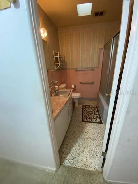 Activo con contrato: $349,000 (3 camas, 2 baños, 1667 Pies cuadrados)