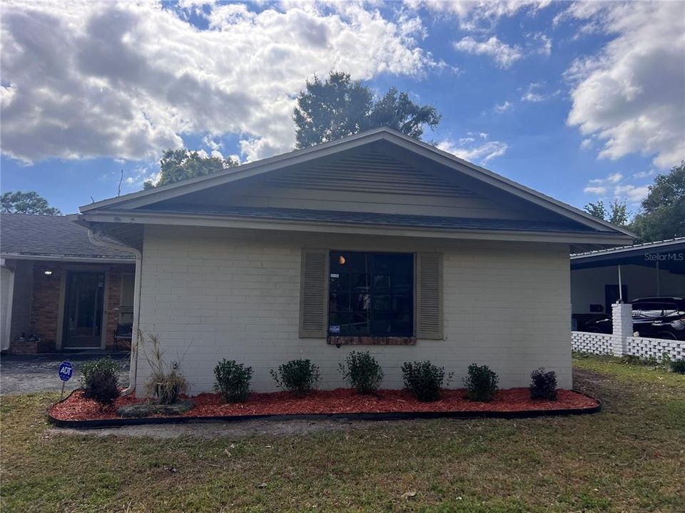 Activo con contrato: $349,000 (3 camas, 2 baños, 1667 Pies cuadrados)