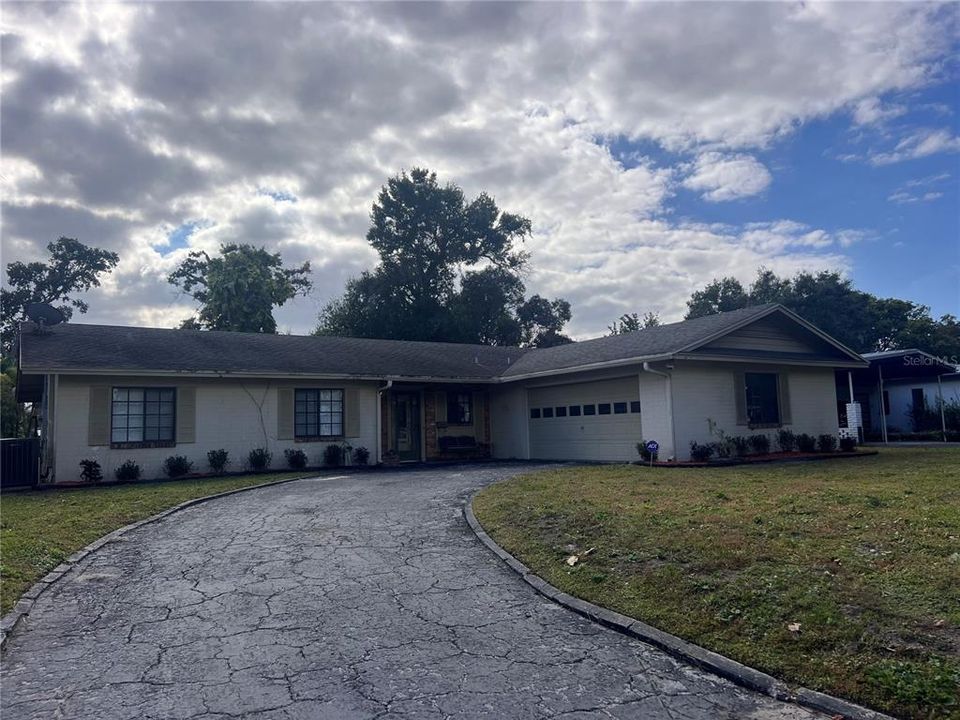 Activo con contrato: $349,000 (3 camas, 2 baños, 1667 Pies cuadrados)