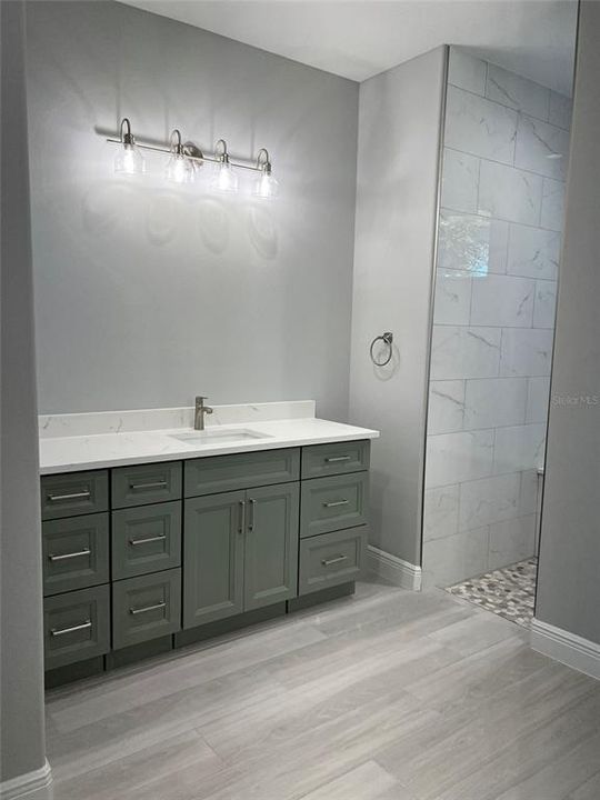 合同活跃: $550,000 (3 贝兹, 2 浴室, 2170 平方英尺)