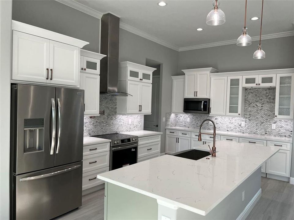 合同活跃: $550,000 (3 贝兹, 2 浴室, 2170 平方英尺)