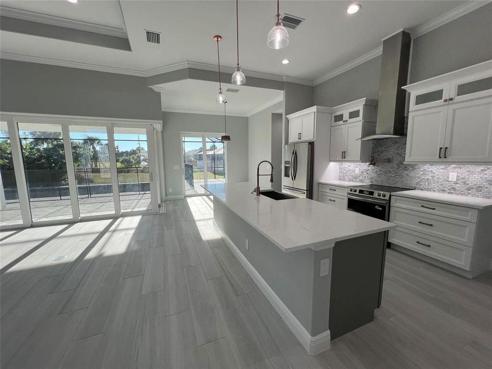 合同活跃: $550,000 (3 贝兹, 2 浴室, 2170 平方英尺)