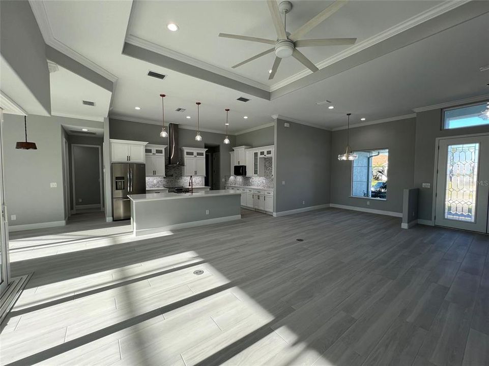 合同活跃: $550,000 (3 贝兹, 2 浴室, 2170 平方英尺)