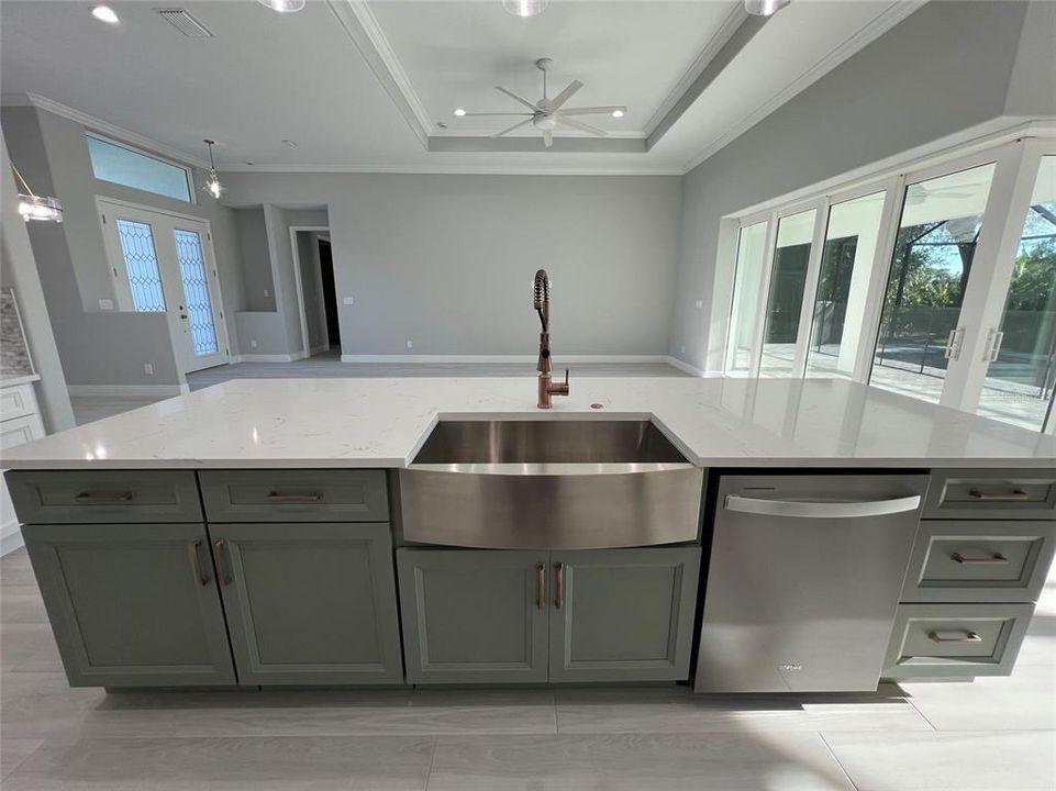 合同活跃: $550,000 (3 贝兹, 2 浴室, 2170 平方英尺)