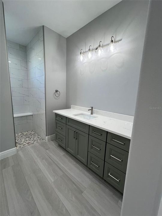 合同活跃: $550,000 (3 贝兹, 2 浴室, 2170 平方英尺)