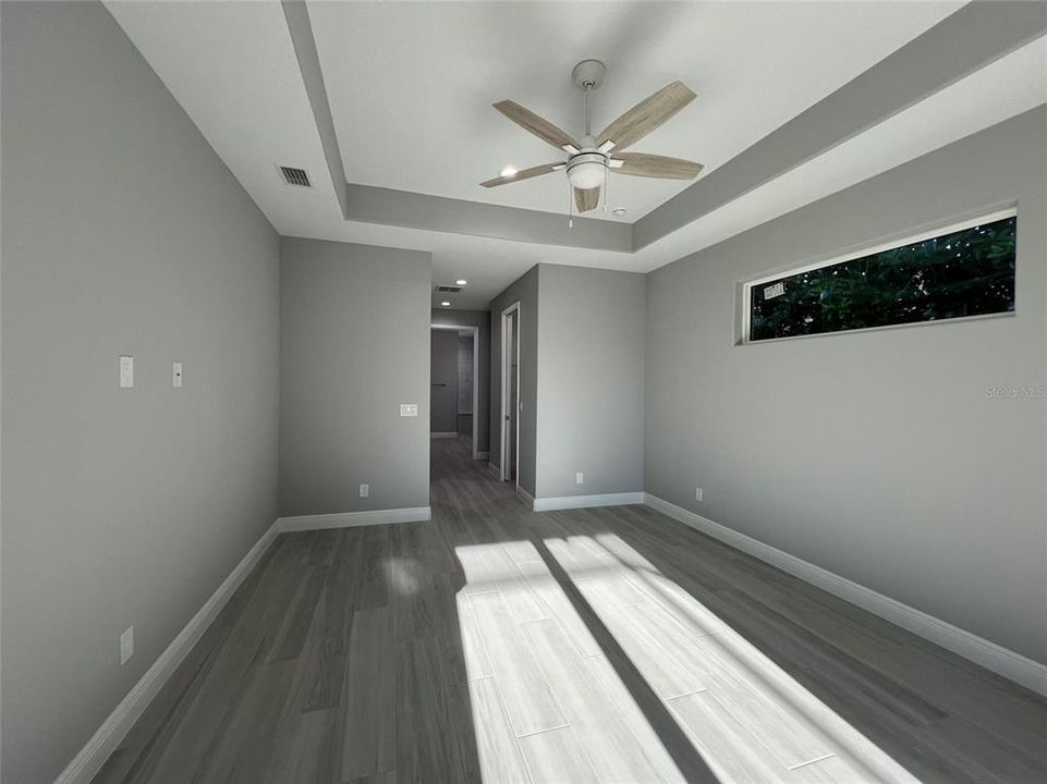 合同活跃: $550,000 (3 贝兹, 2 浴室, 2170 平方英尺)