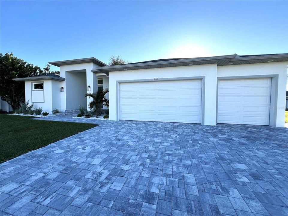 合同活跃: $550,000 (3 贝兹, 2 浴室, 2170 平方英尺)