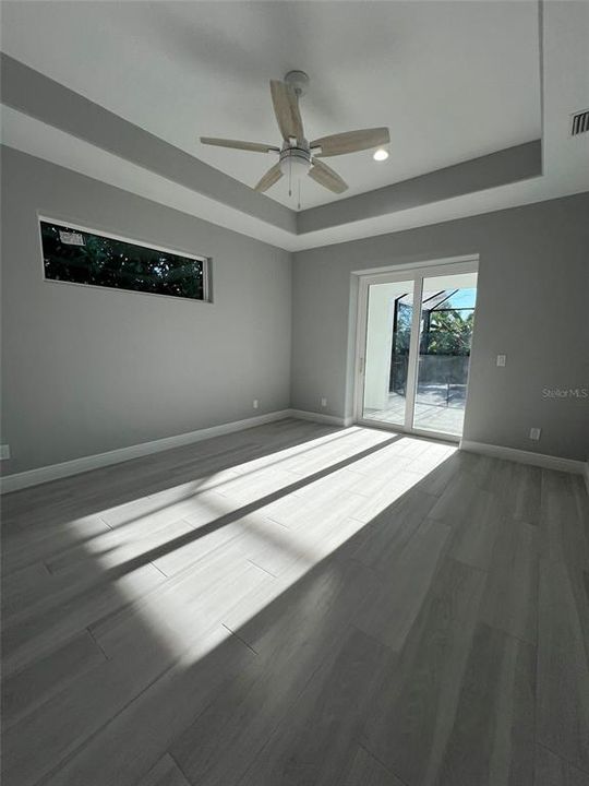 合同活跃: $550,000 (3 贝兹, 2 浴室, 2170 平方英尺)